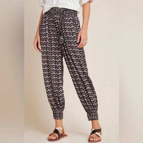 Anthropologie Pants - Anthropologie Navy Blue Chevron Aniya Balloon Joggers Medium